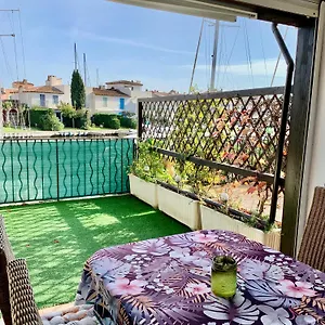 Rue De L'amarrage à Port Avec Terrasse Vue Canaux Et Garage Appartement Grimaud
